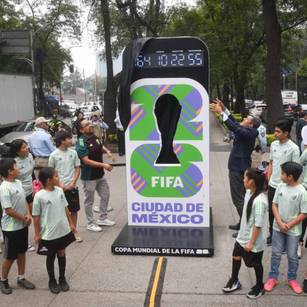 La fiesta del futbol no debe construirse sobre la precarización del empleo, alerta Gómez Urrutia