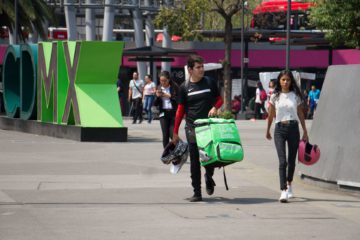 Mujeres repartidoras denuncian incertidumbre ante nueva reforma laboral para plataformas digitales