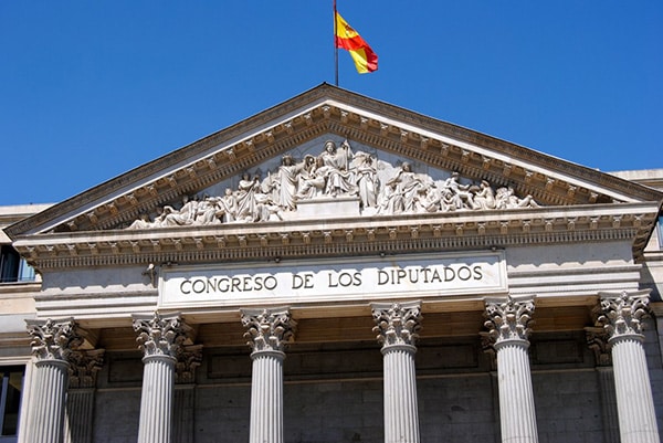 🇪🇸 España: Parlamento español rechaza propuesta de reducción jornada laboral