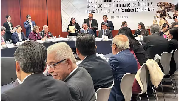Mantiene un solo día obligatorio de descanso y reducción paulatina