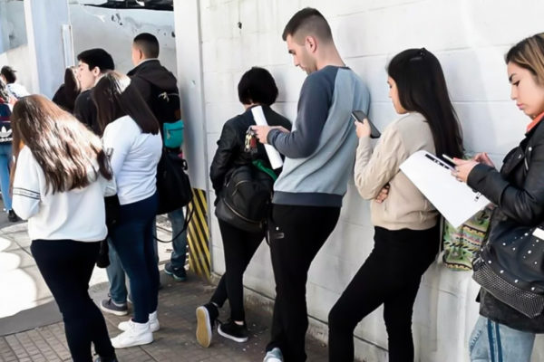 El desempleo juvenil aumenta mientras se dificulta el acceso de los jóvenes al trabajo decente